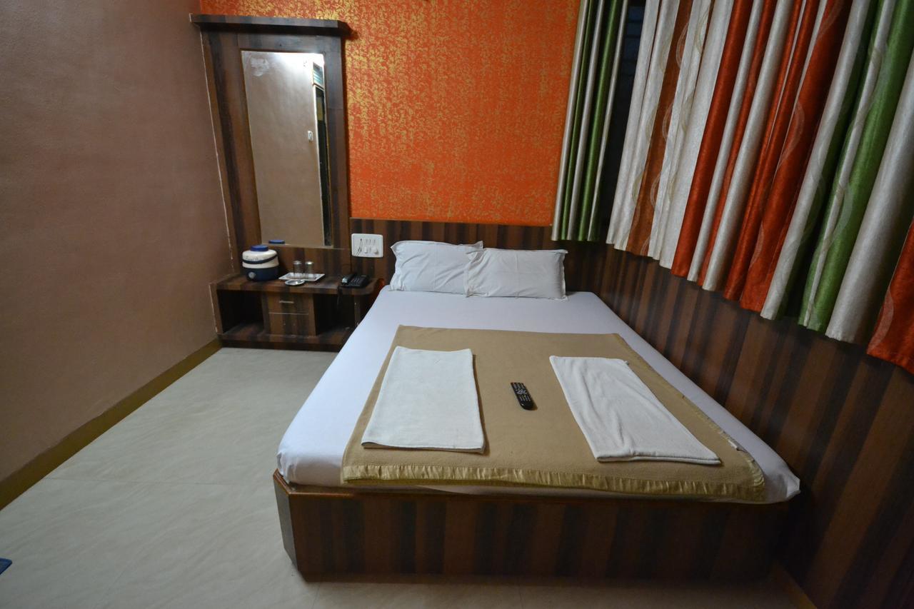 Hotel Sai Hari Prasad Shirdi Exterior photo