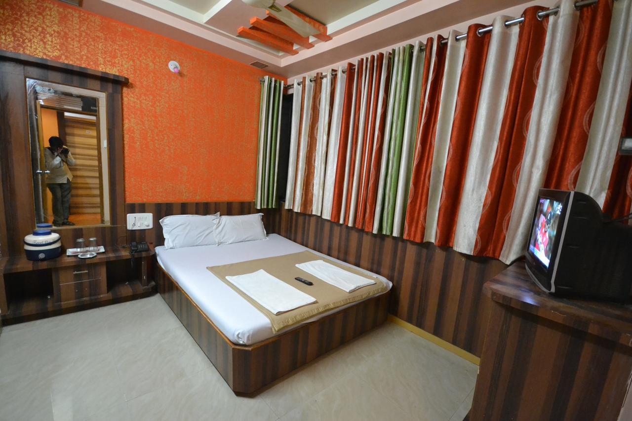 Hotel Sai Hari Prasad Shirdi Exterior photo